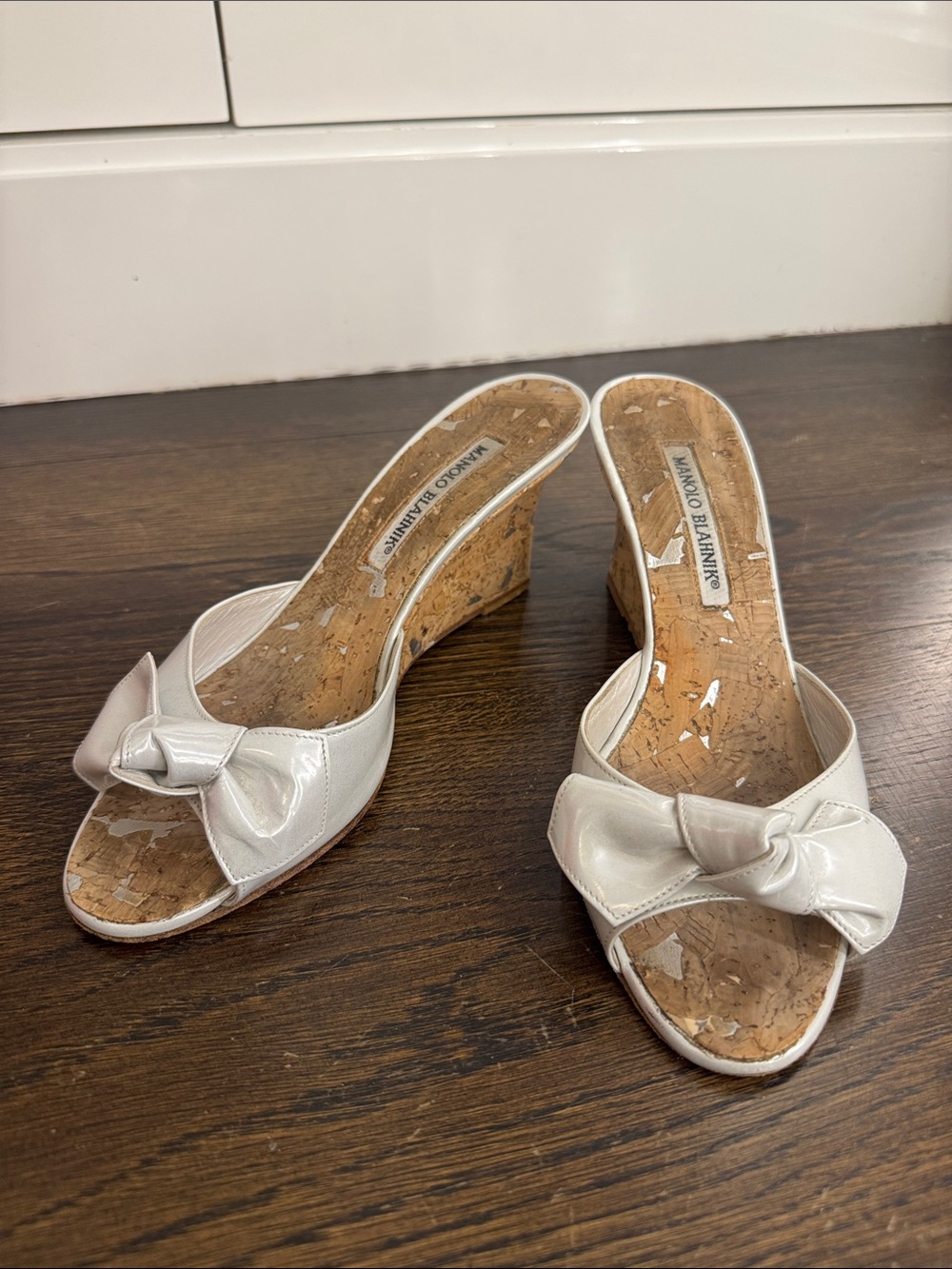 Manolo Blahnik White Bow Cork Slide Mules - Picture 4 of 4